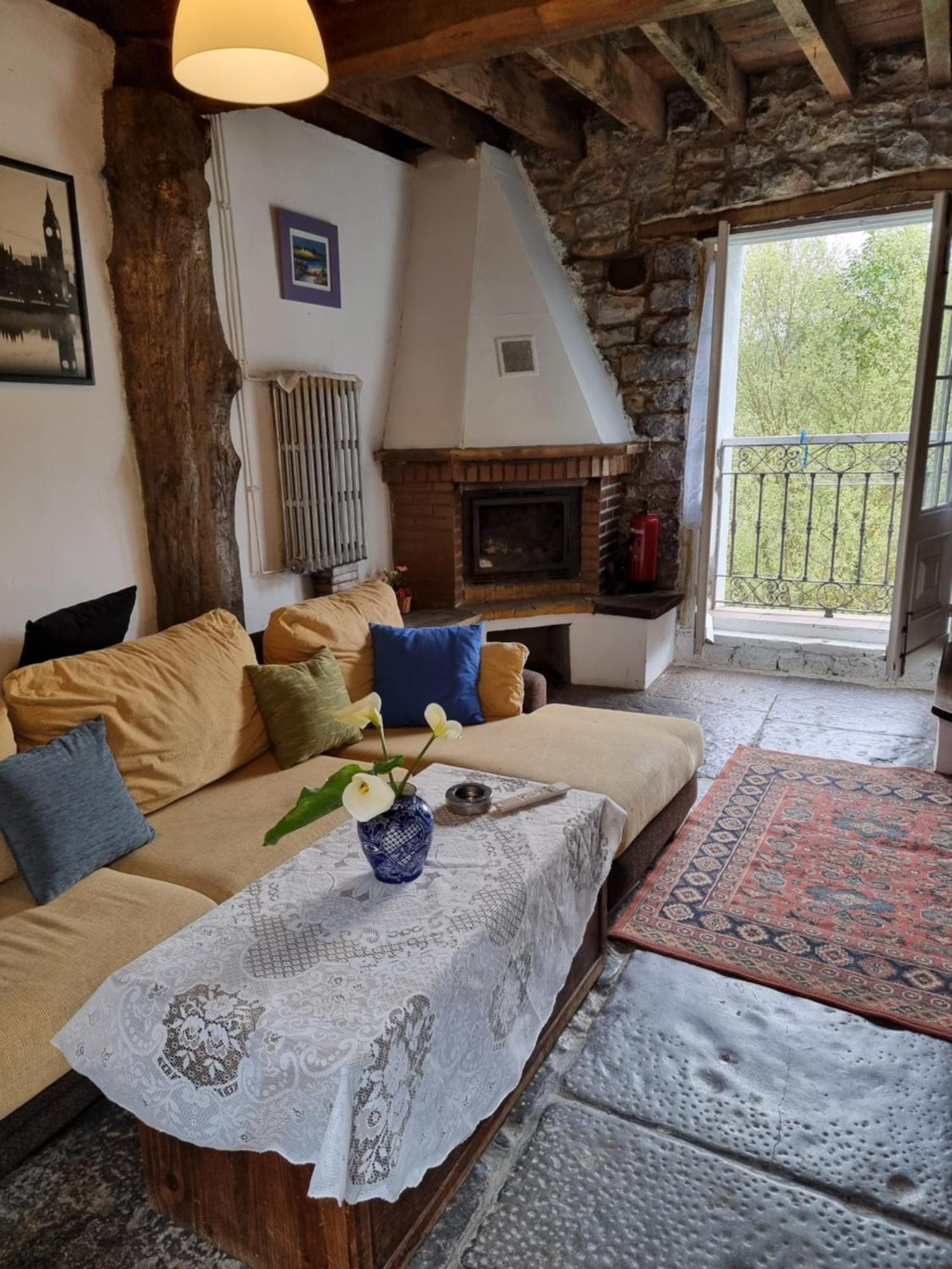 Corias Casona Junto Al Narcea Villa Exterior photo
